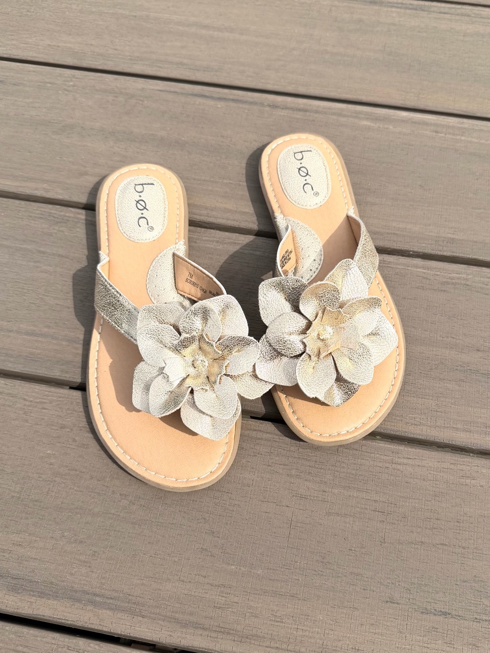 BOC 3D Flower Sandals Flip Flops Women’s 7 Gold Comfort Coquette Cottage Preppy